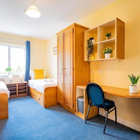 Spacious & Affordable 3 Bed Apartmán