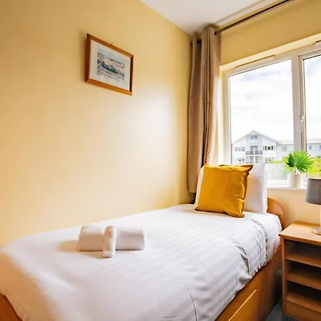 Apartment Spacious & Affordable 3 Bed